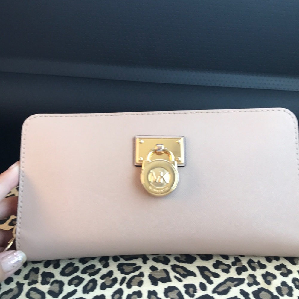 Michael Kors Wallet (SOLD)